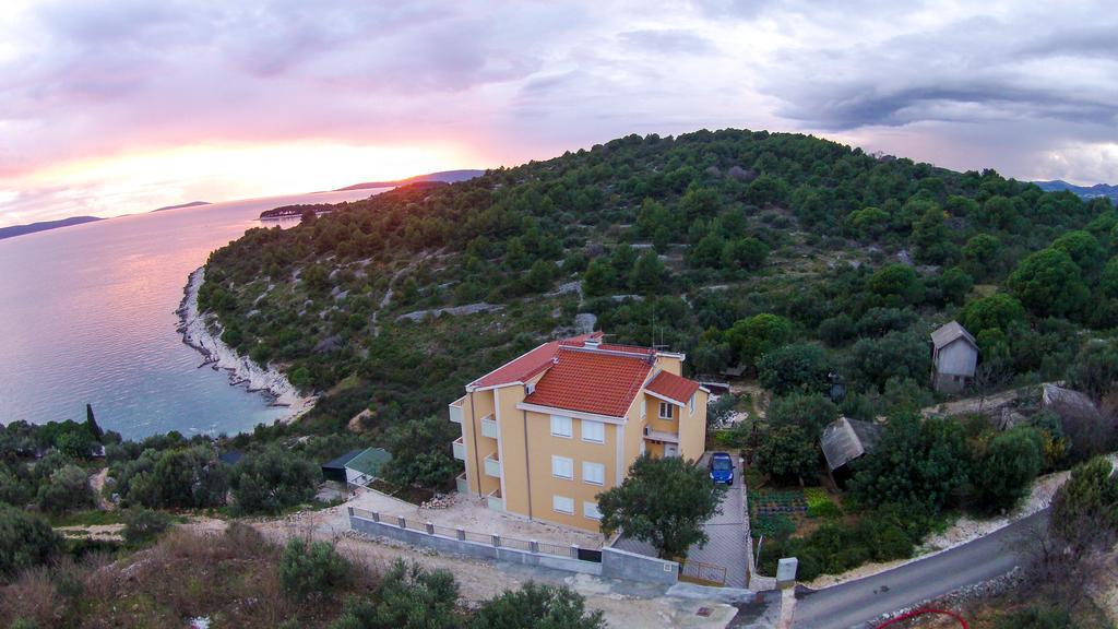 Vila Tatinja Traù Esterno foto